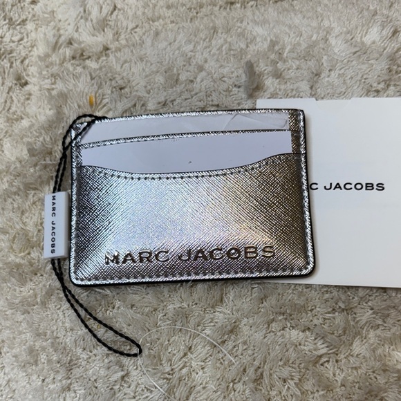 Marc Jacobs Handbags - NWT Marc Jacobs Trademarc Metallic Silver Card Holder